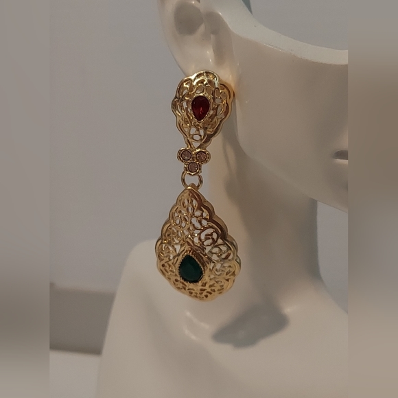 Timeless Elegance: Chic Classic Gold Color Drop Earrings - Picture 2 of 16